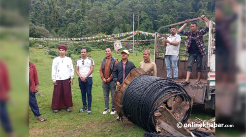 भीमफेदीमा बाैद्ध धर्मगुरु रिम्पाेछेकाे प्रतिमा निर्माणाधीन स्थलमा विद्युत पुर्‍याइँदै