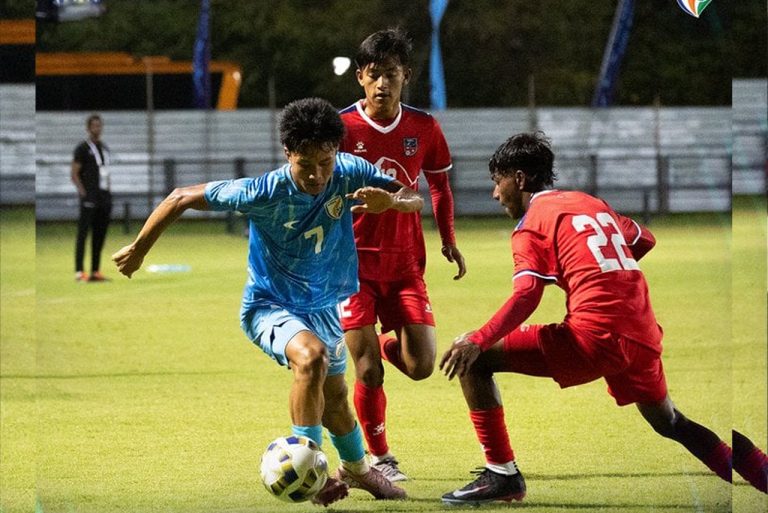 दोस्रो हाफमा तीन गोल बेहोरेपछि नेपाल भारतसँग पराजित हुँदै बाहिरियो