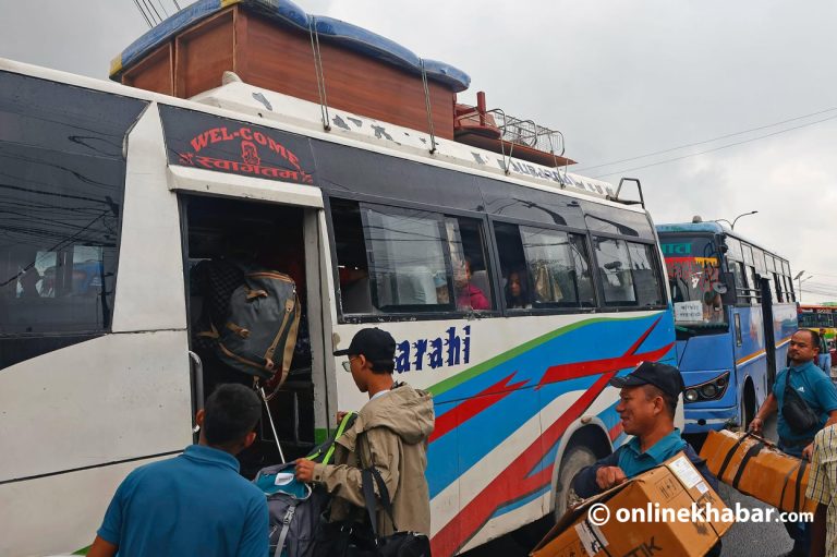 दशैं मनाउन काठमाडौं उपत्यकाबाट बाहिरिए एक लाख ११ हजारभन्दा बढी यात्रु 