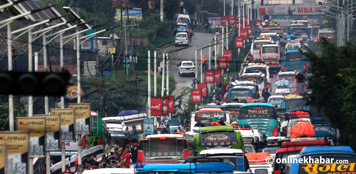 लाग्यो दशैं, उपत्यका छाड्नेको लर्को (तस्वीरहरू)
