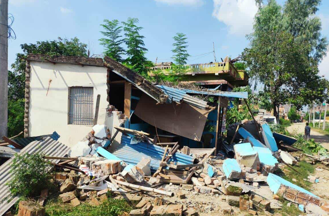 अदालतको आदेश विपरीत कलैया उपमहानगरले भत्कायो घर