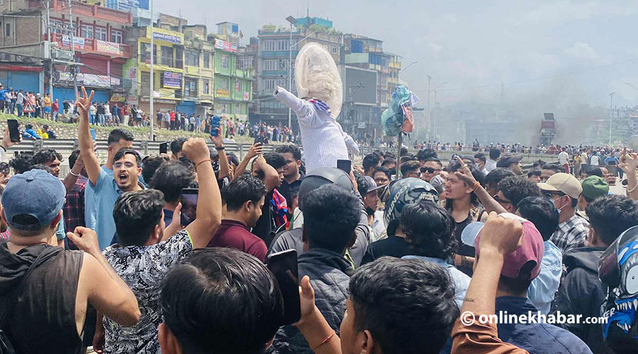 कलंकी चोकमा गोली चलेपछि स्थिति तनावग्रस्त