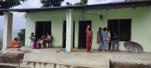 कञ्‍चनपुरका सुत्केरीलाई ‘बर्थिङ सेन्टर’ पुग्न २ घण्टाको पैदल हिड्नुपर्ने बाध्यता