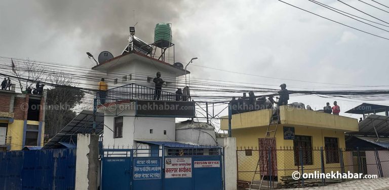 काभ्रे जिल्ला कारागारमा पनि आगजनी, सेना परिचालन