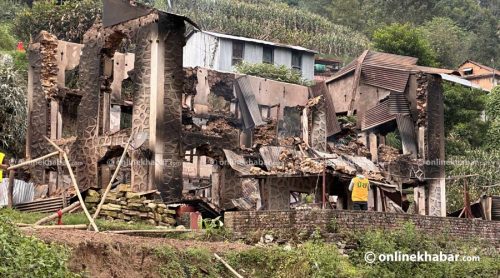 काभ्रेमा सरकारी कार्यालय र व्यक्तिका घरमा भएको क्षति विवरण संकलन गरिँदै