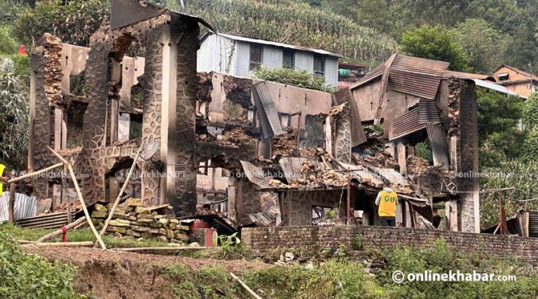 काभ्रेमा सरकारी कार्यालय र व्यक्तिका घरमा भएको क्षति विवरण संकलन गरिँदै
