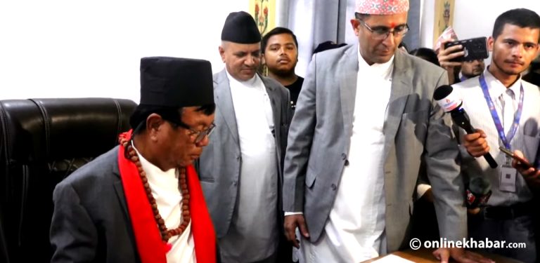 शिक्षामन्त्री महावीर पुनले गरे पदभार ग्रहण