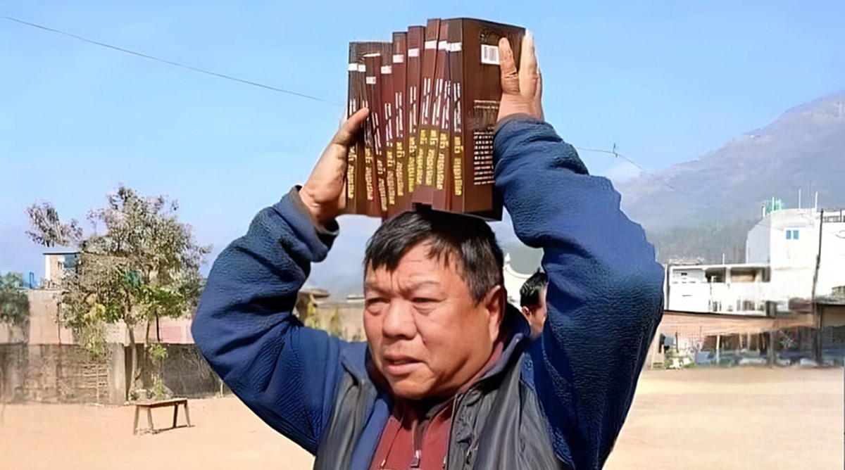 किताब बेच्न हिँडेको एउटा ‘मास्टरपिस’ मान्छे