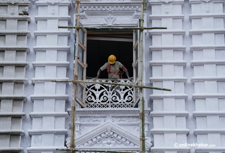 जलेको प्रधानमन्त्री कार्यालयमा रङरोगन (तस्वीरहरू)