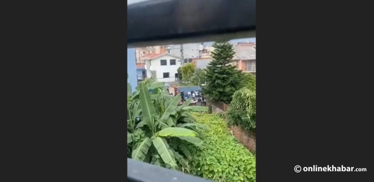 प्रचण्ड निवासमा तोडफोड, नजिकको प्रहरी बिटमा आगजनी