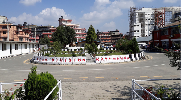 सडक डिभिजन काठमाडौंले अनावश्यक कर्मचारी कटौती गर्दै