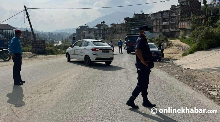 साँगामा उपत्यका प्रवेश गर्ने सवारी र मानिसलाई रोक
