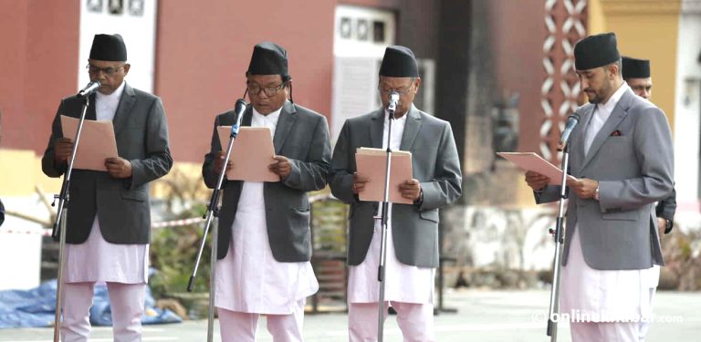 नवनियुक्त चार मन्त्रीले लिए शपथ