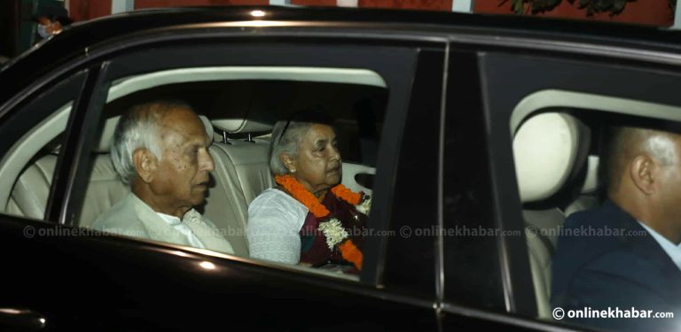 शपथपछि राष्ट्रपति कार्यालयबाट बाहिरिइन् प्रधानमन्त्री कार्की