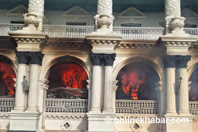 सिंहदरबारभित्र प्रधानमन्त्री कार्यालयसहित तीन मन्त्रालय खण्डहर, अन्यमा आंशिक क्षति