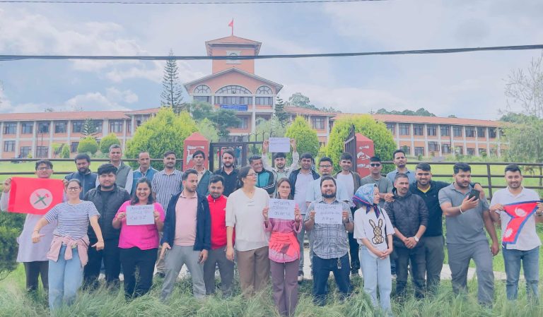 संविधानको रक्षा गर्न त्रिविका विद्यार्थीको माग