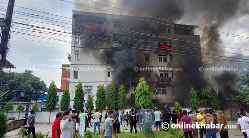 हेटौंडामा घर जलाउने दुई जनालाई मुद्दा, योजनाकारलाई उन्मुक्ति दिएको आरोप