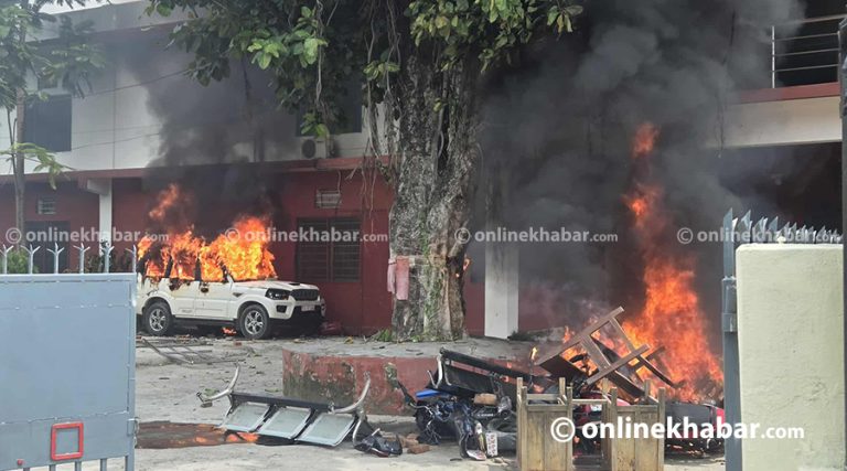 धनगढीमा पनि जेनजीको प्रदर्शन नियन्त्रण बाहिर, दर्जनौं सरकारी कार्यालयमा आगजनी