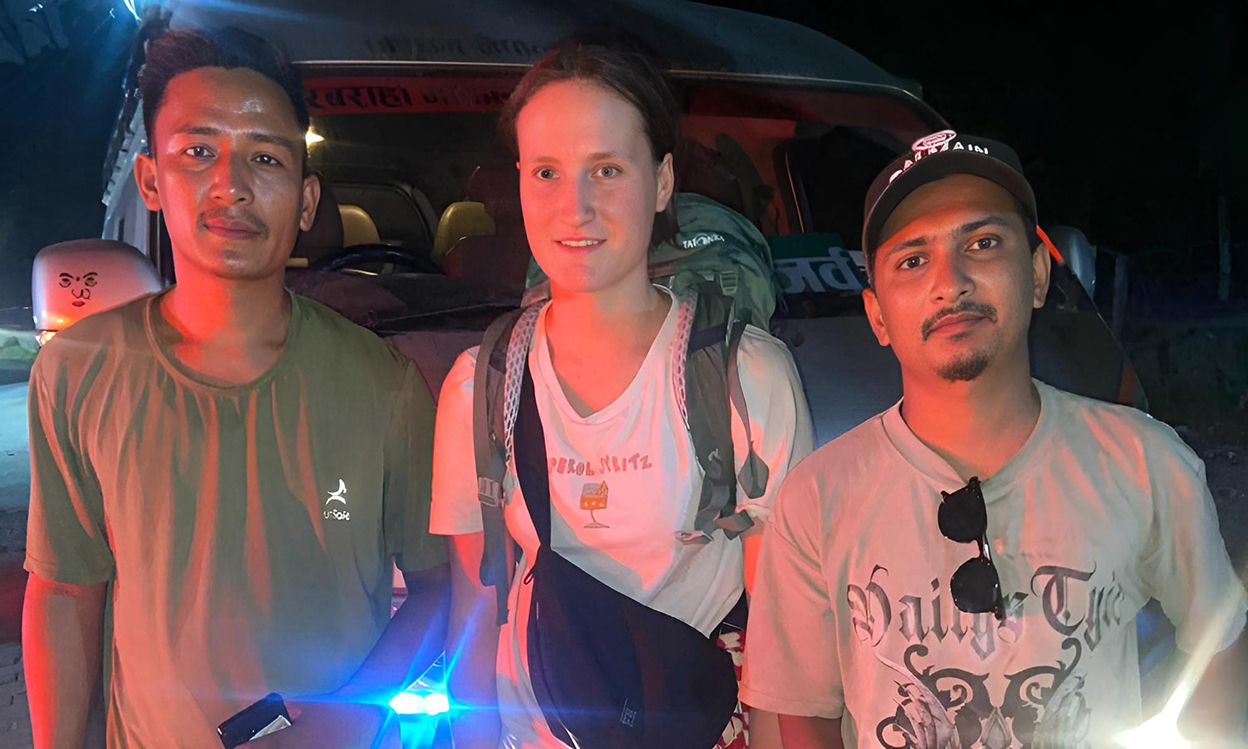 क्यान्सर बिरामीको मन जितेका आकाशले विदेशी पर्यटकको अनुहारमा पनि फर्काए मुस्कान