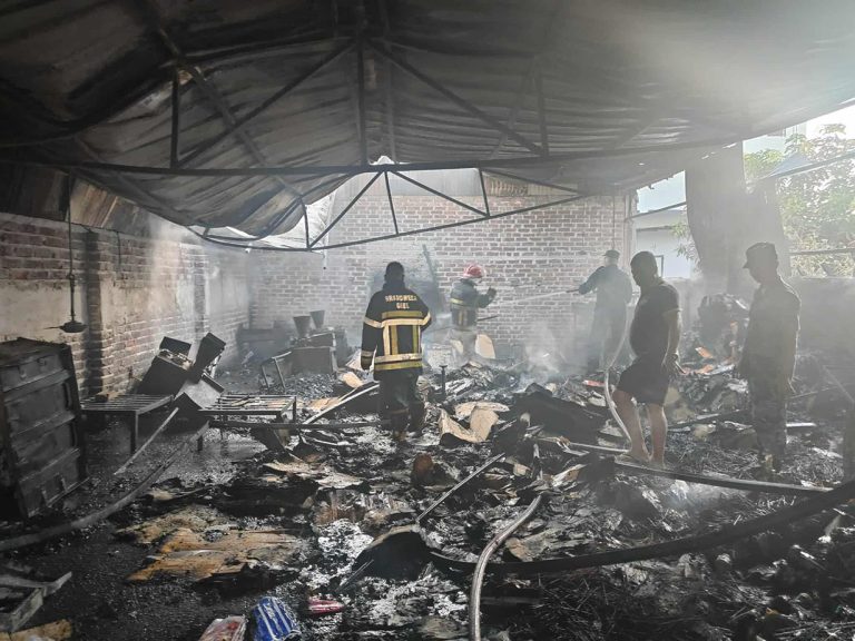 रुपन्देहीको अगरबत्ती उद्योगमा आगलागी, २ करोडको क्षति दाबी