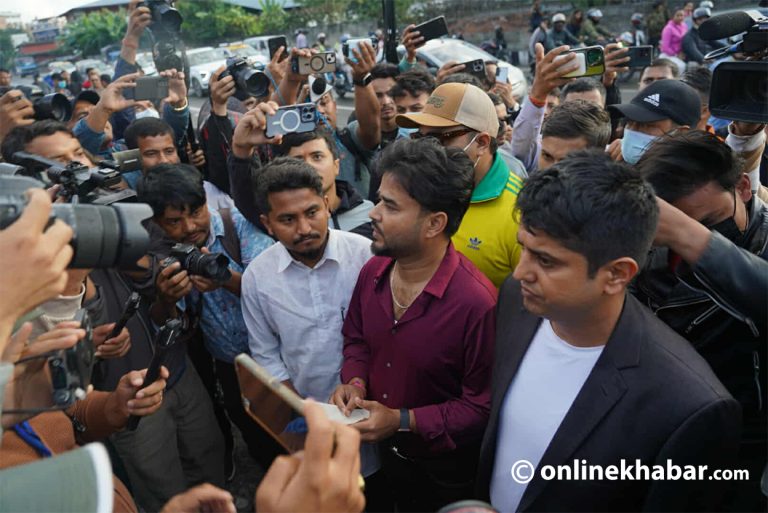 डिजिटल र शैक्षिक उपनिवेशवादको जमानामा अखिलको कार्यभार