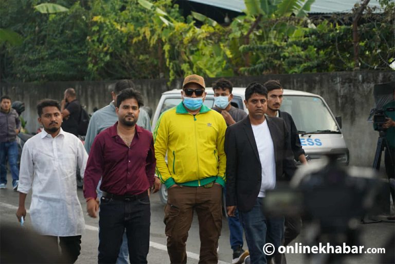 बालेन र सुदनविरुद्धको जाहेरी दर्ता नभएपछि अखिलको टिम पुग्यो परिसर