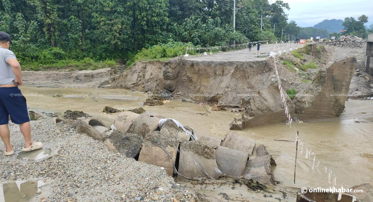 एसियन हाइवे अन्तर्गत माइधार–दुधे सडकखण्डको डाइभर्सन बग्यो