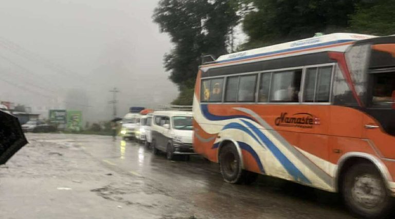 बीपी राजमार्गका यी स्थानमा सवारी आवागमन रोक
