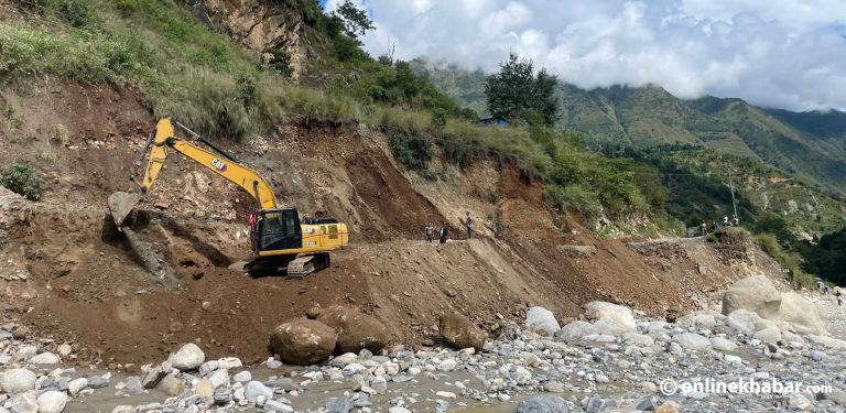 बीपी राजमार्ग : काभ्रेतर्फ ५ र सिन्धुलीतर्फ ३ स्थानमा डाइभर्सन बन्दै