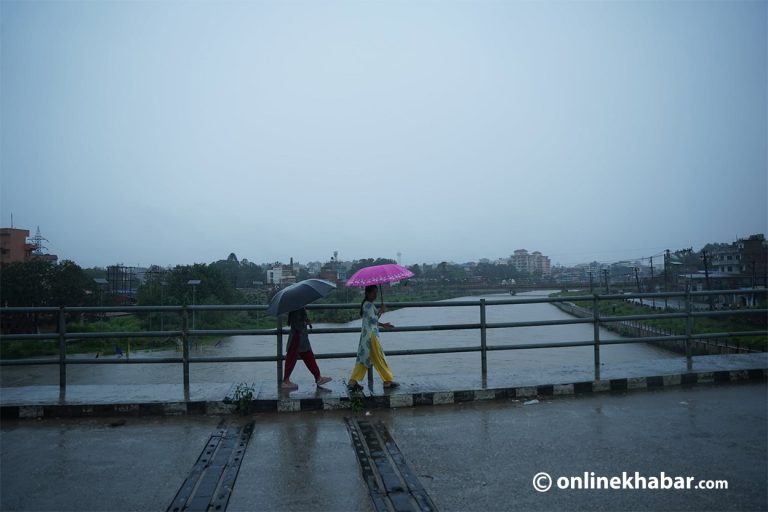 संकट टरिसकेको छैन, भोलि बिहानसम्म उपत्यकामा भीषण वर्षाको सम्भावना