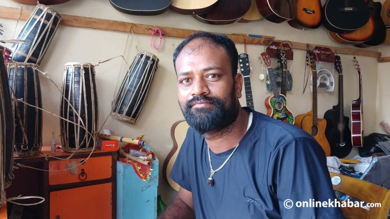 घाटा खाएरै मोफसलमा संगीत पसल थापिरहेका विकेश