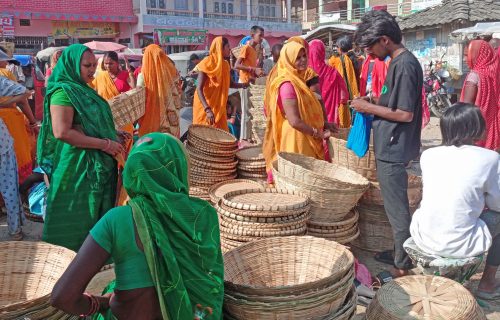 छठपर्व नजिकिँदा बाँसका सामानको माग बढ्यो