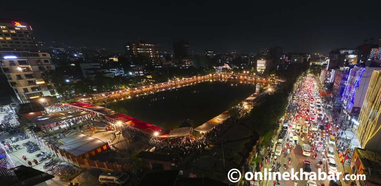 धपक्कै बल्यो कमलपोखरीको छठघाट(तस्वीरहरू)