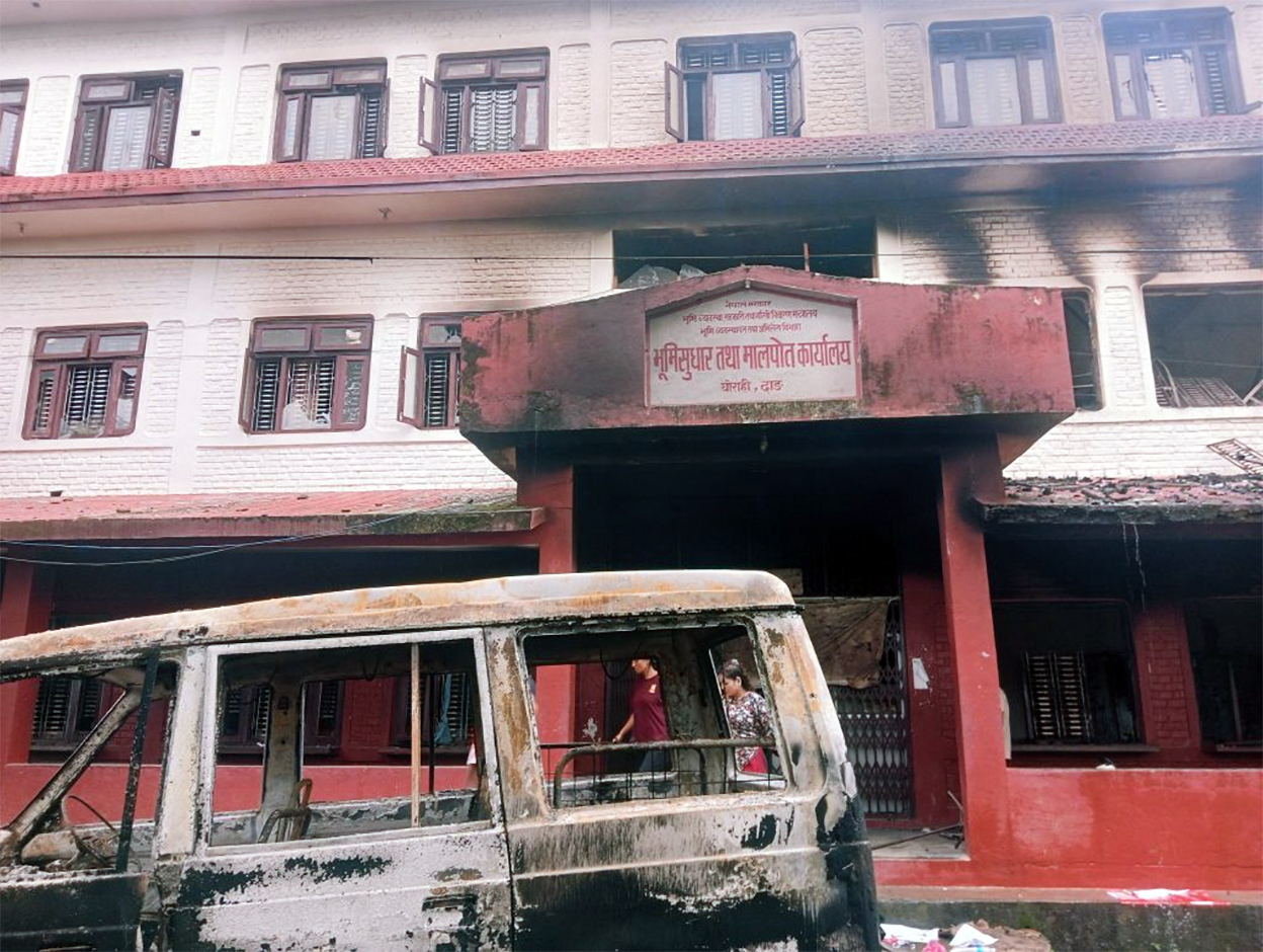 २१ मालपोत कार्यालयमा आगजनी, श्रेस्ता कायम गर्न ११ थरी कागजात आवश्यक