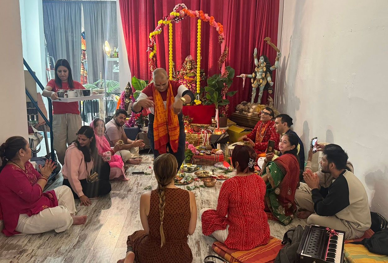स्पेनमा दशैंको रौनक