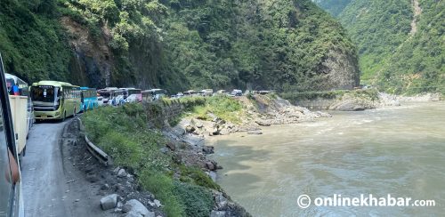 मुग्लिन-नागढुंगा सडकमा सवारी जाम (तस्वीरहरू)