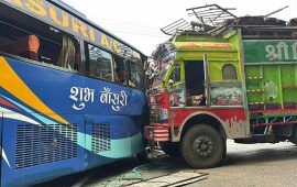 मुग्लिन-नारायणगढ सडकमा बस र ट्रकसहित ७ गाडी ठोक्किए