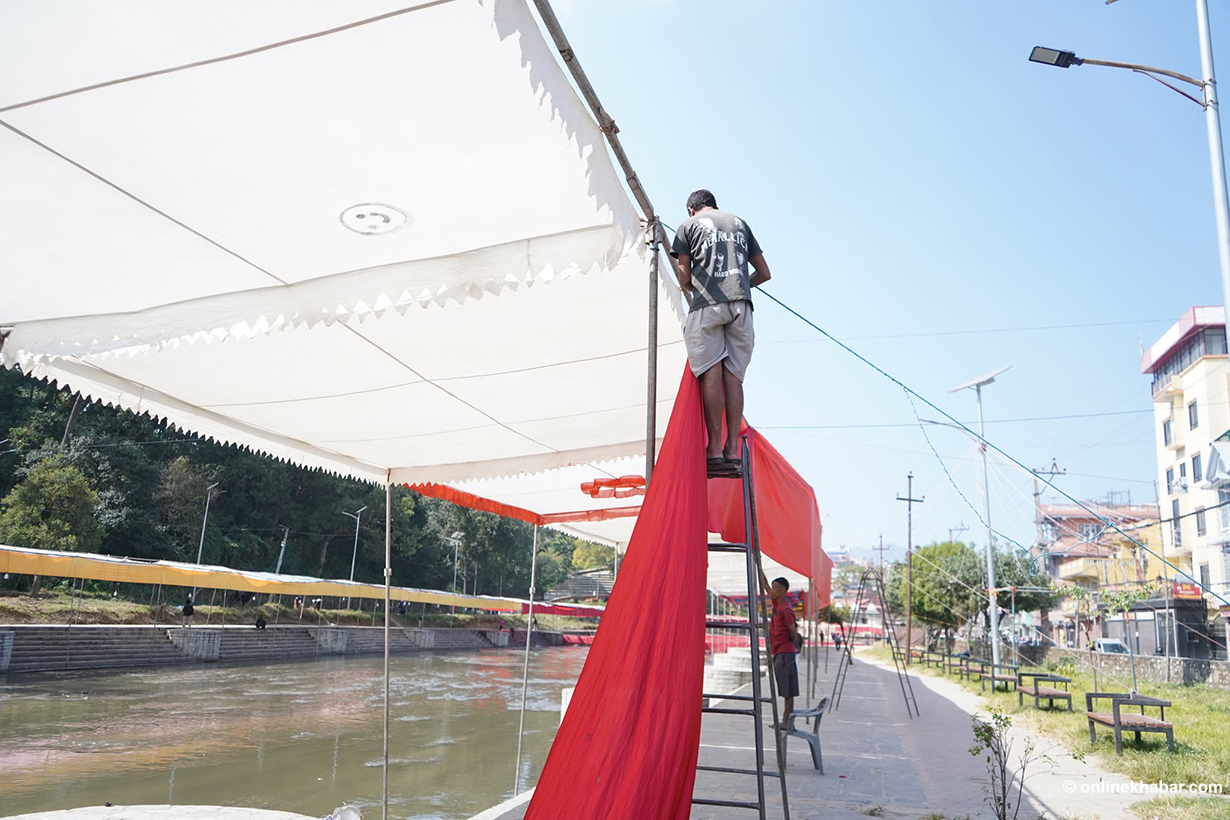 गौरीघाटमा यसरी तयार हुँदैछ छठघाट (तस्वीरहरू )