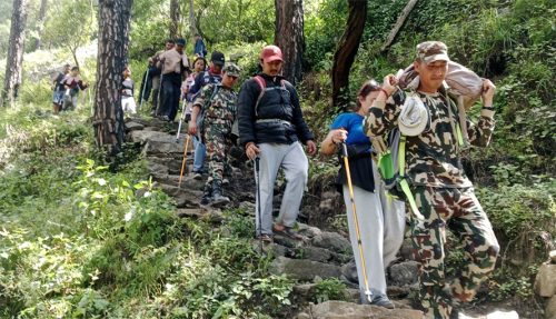 गोसाइँकुण्ड क्षेत्रमा पदयात्रामा गएका १२ जनाको उद्धार