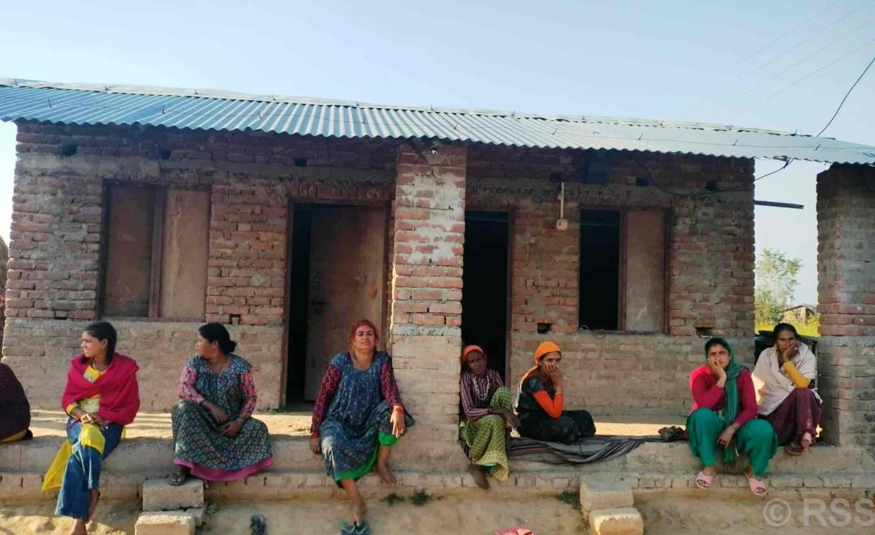 गरिबीले गाँजेको गुन्यालफाँटा, छैन तिहारको रौनक