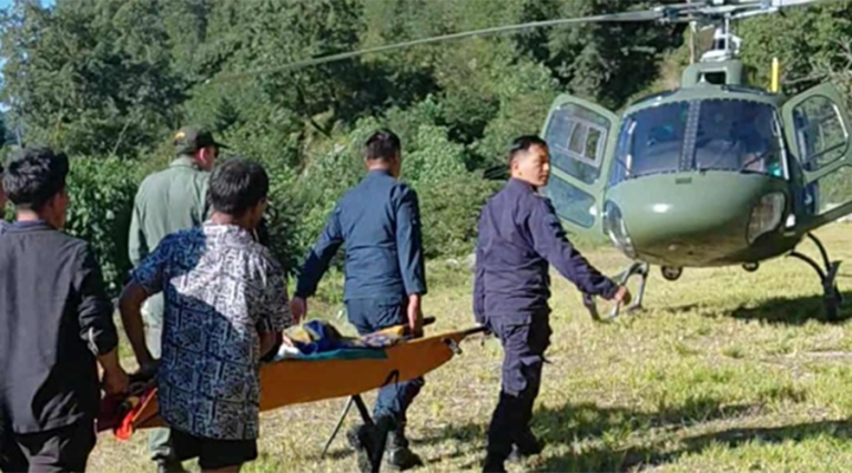 सेनाको हेलिकप्टरबाट गर्भवतीको उद्धार   