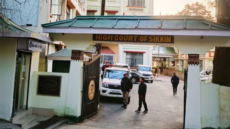 लेख्न छाडिएका नेपाली वर्णमालाका अक्षर पुनर्स्थापित गर्न सिक्किम उच्च अदालतको आदेश