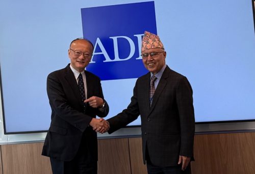 अर्थमन्त्री खनाल र एसियाली विकास बैंकका अध्यक्षबीच भेट