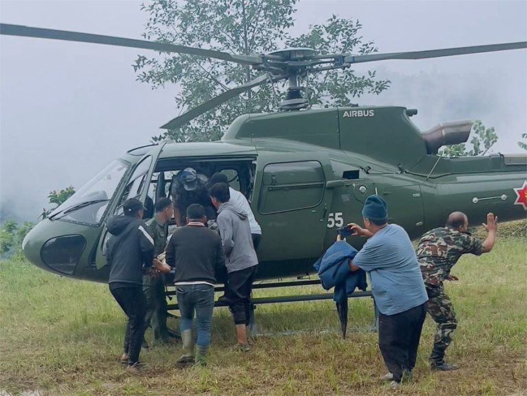 इलाम पहिरोका घाइतेलाई हेलिकप्टरबाट उद्धार