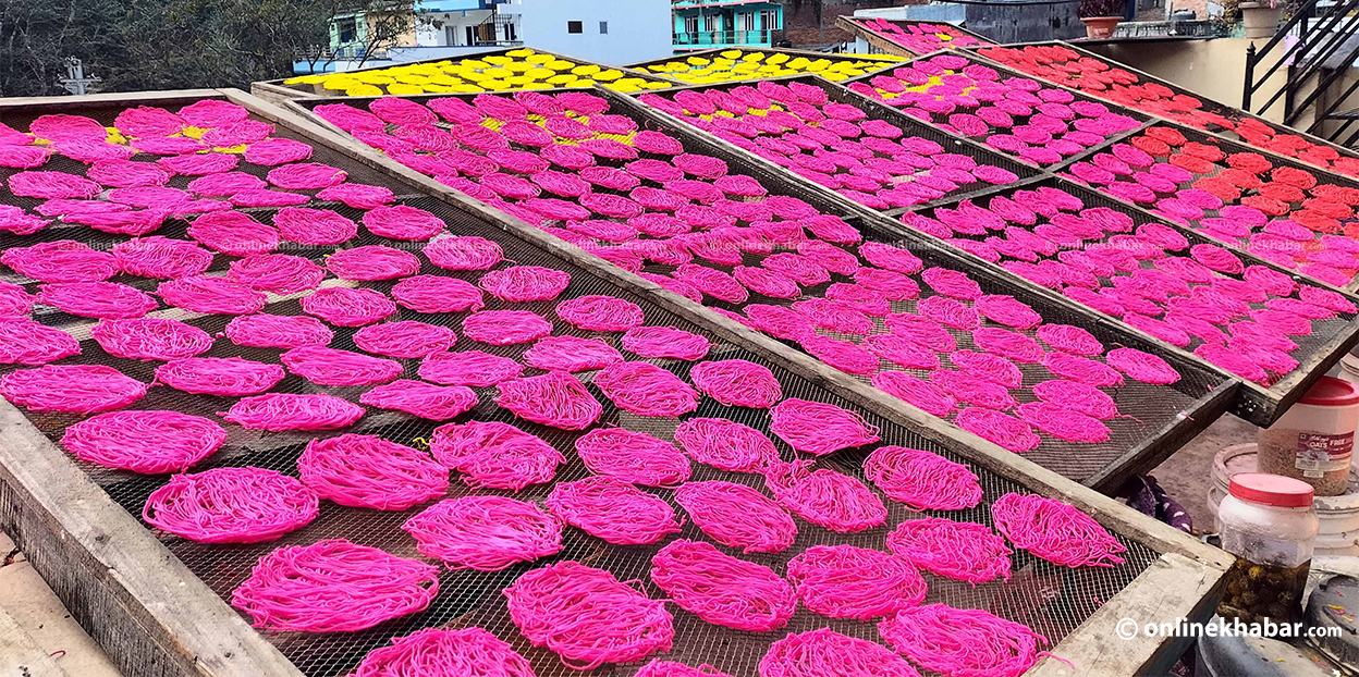 तम्घास बजारमा झिलिमिली झिनिया