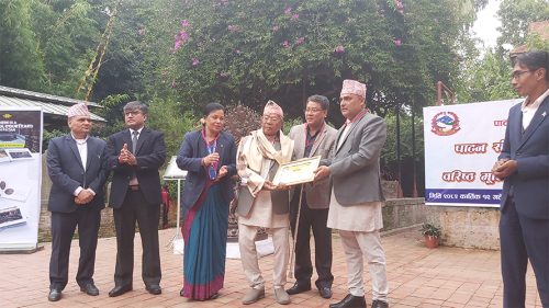 वरिष्ठ मूर्तिकार क्रोधकला शिरोमणि कालु कुमाले सम्मानित