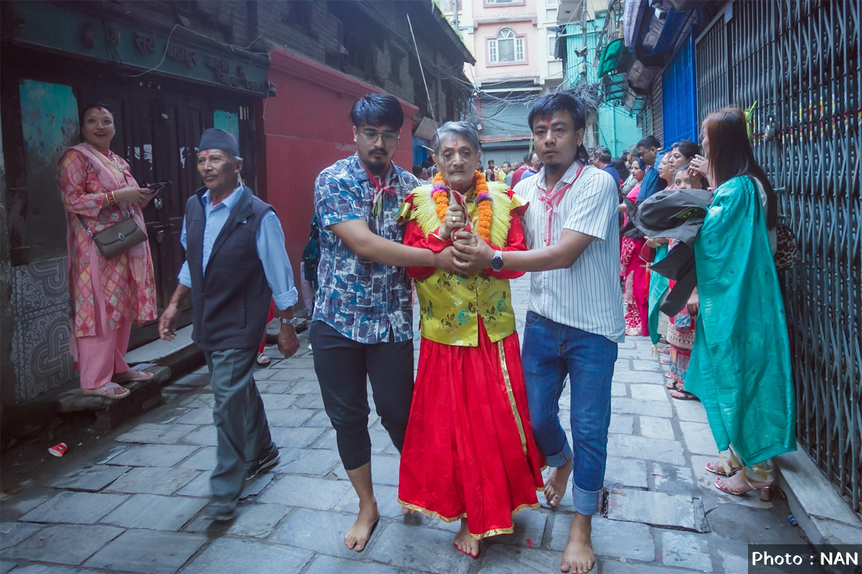 काठमाडौंका नेवार समुदायले मनाए खड्ग जात्रा