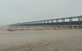 कोसीमा पानीको बहाव उच्च : ब्यारेजका २८ ढोका खोलियो, बालियो रातो बत्ती