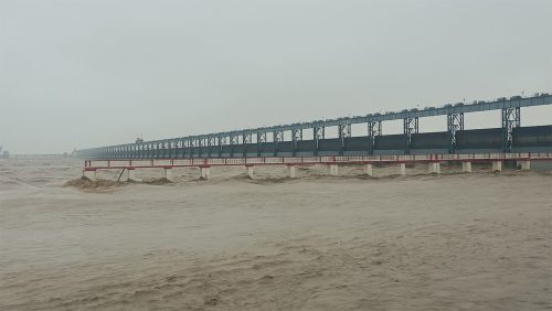 सप्तकोशीमा खतराको संकेत, पानीको बहाव ५ लाख ३३ हजार क्युसेक पुग्‍यो