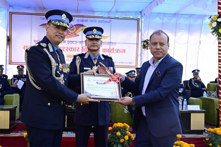 प्रहरी दिवसको अवसरमा एनआरएनए अध्यक्ष महेश श्रेष्ठ सम्मानित